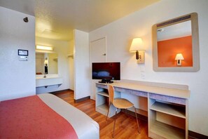Room - Motel 6 Windsor Locks (Windsor Locks)