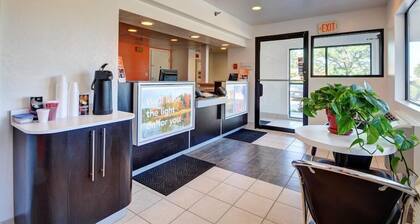 Motel 6 Windsor Locks