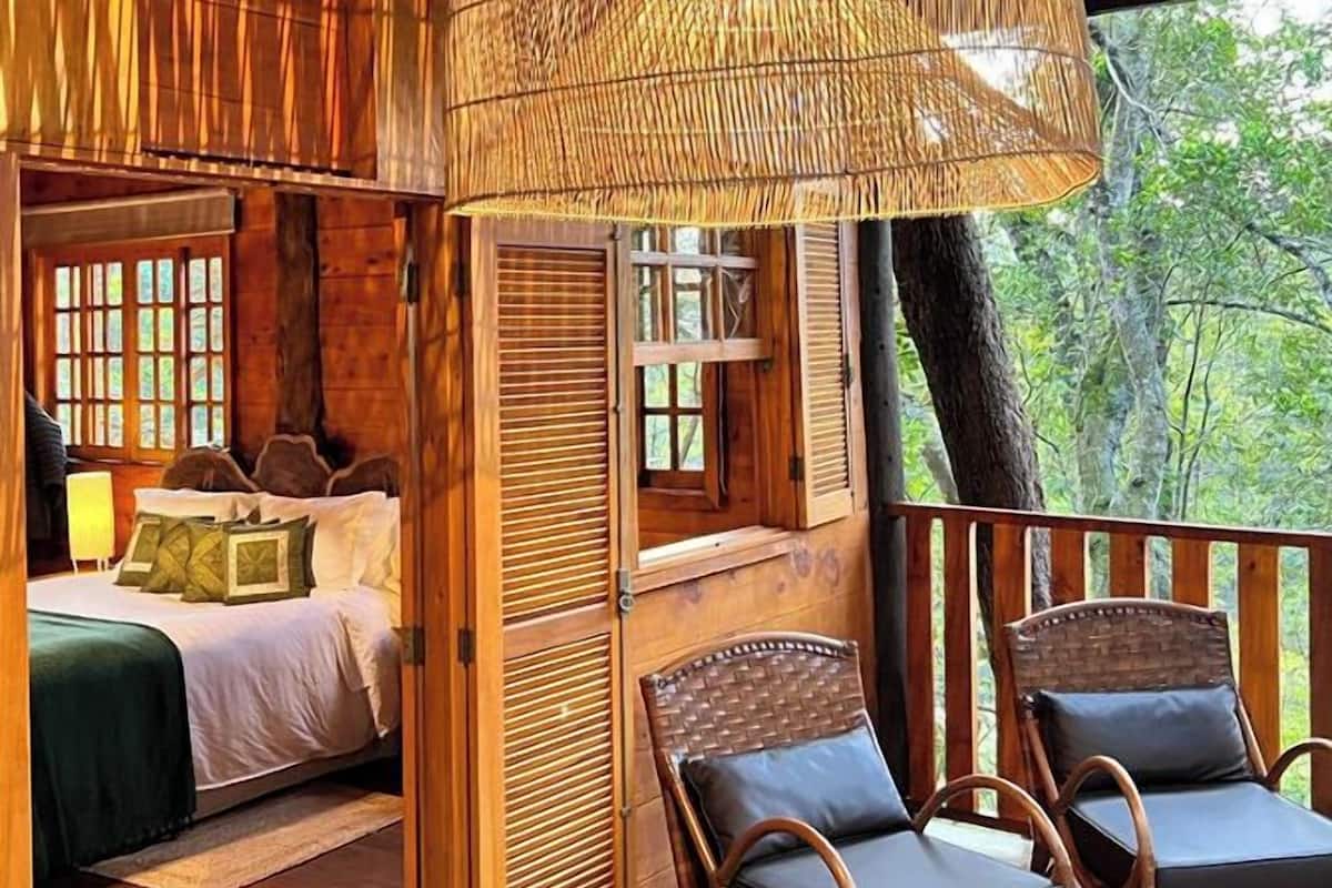 Tree House | Premium bedding, down comforters, pillowtop beds, minibar