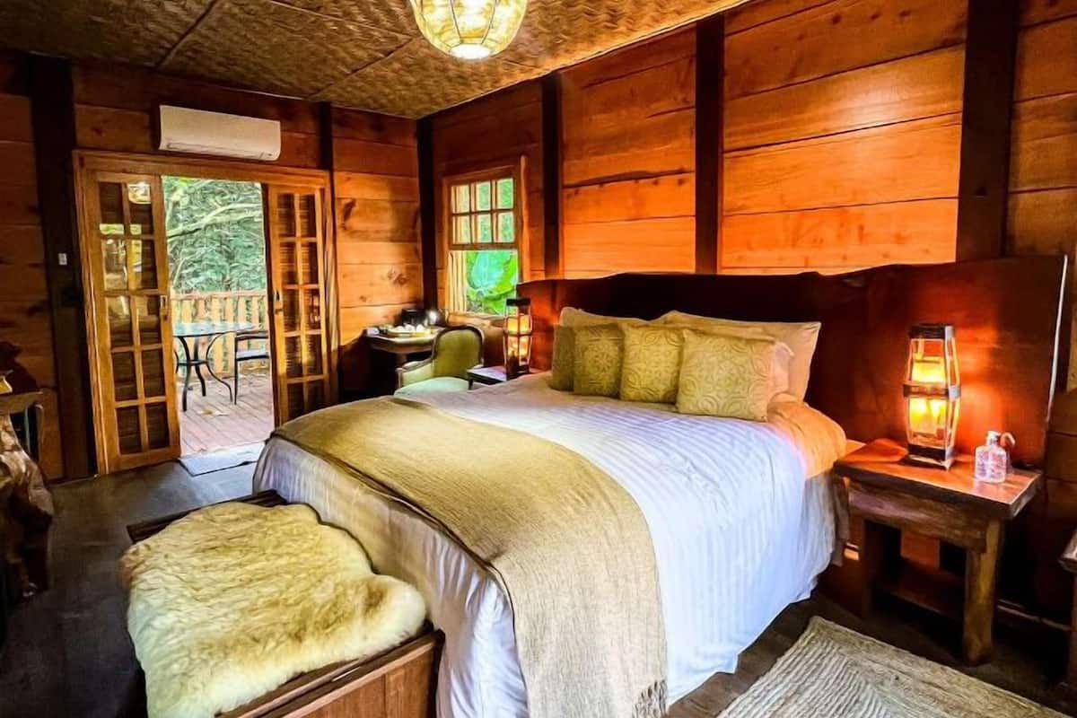 Junior Room | Premium bedding, down comforters, pillowtop beds, minibar