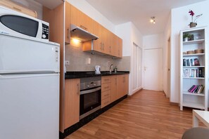 Réfrigérateur, micro-ondes, four, grille-pain