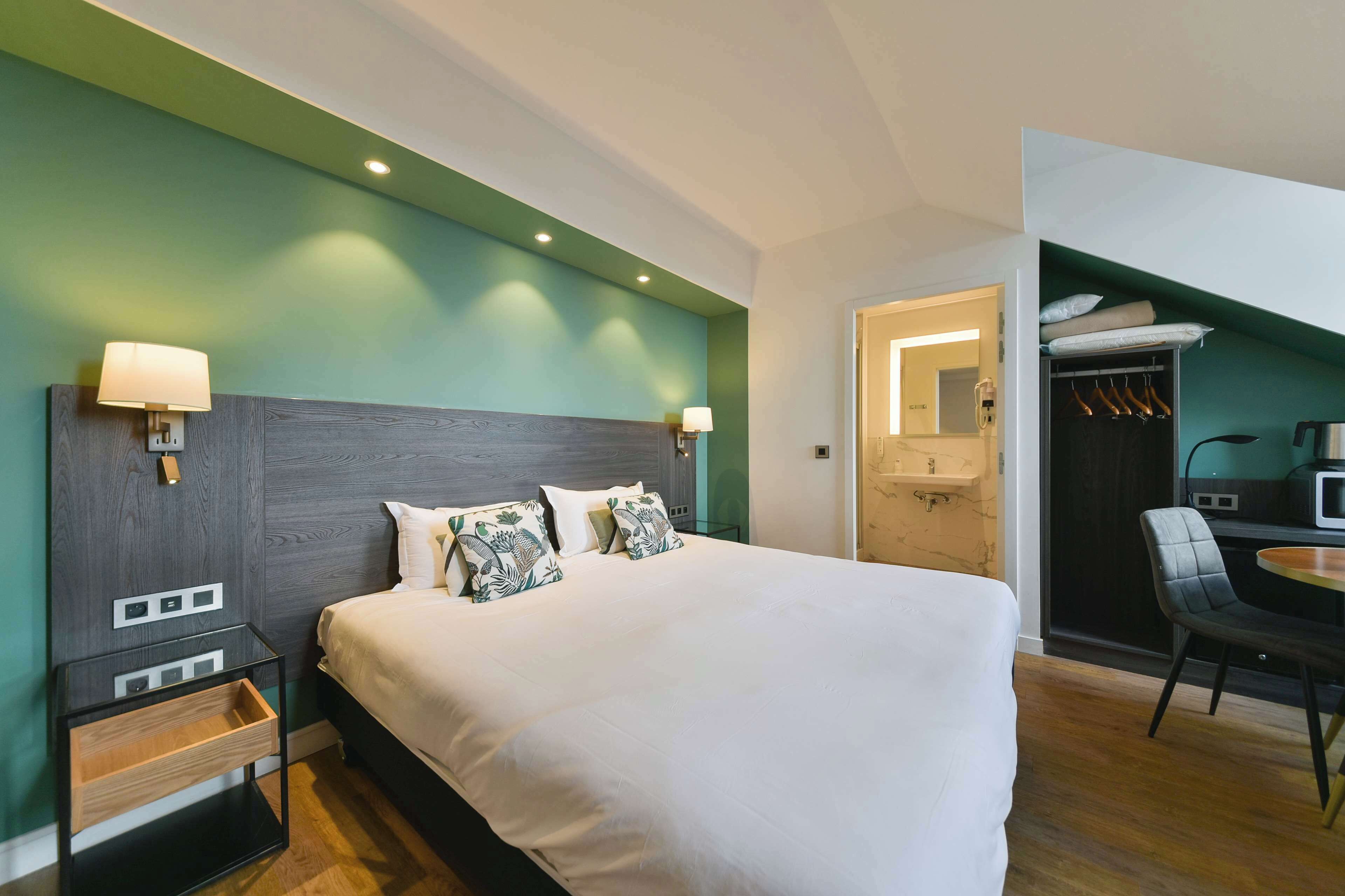 Estudi, diversos llits | Roba de llit d'alta qualitat i escriptori 