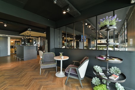 Lobby. Kyriad Crepy en Valois