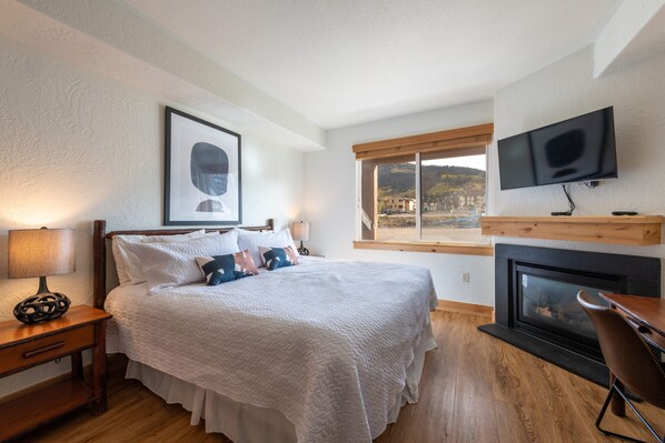 2 habitaciones, escritorio, tabla de planchar con plancha y wifi 