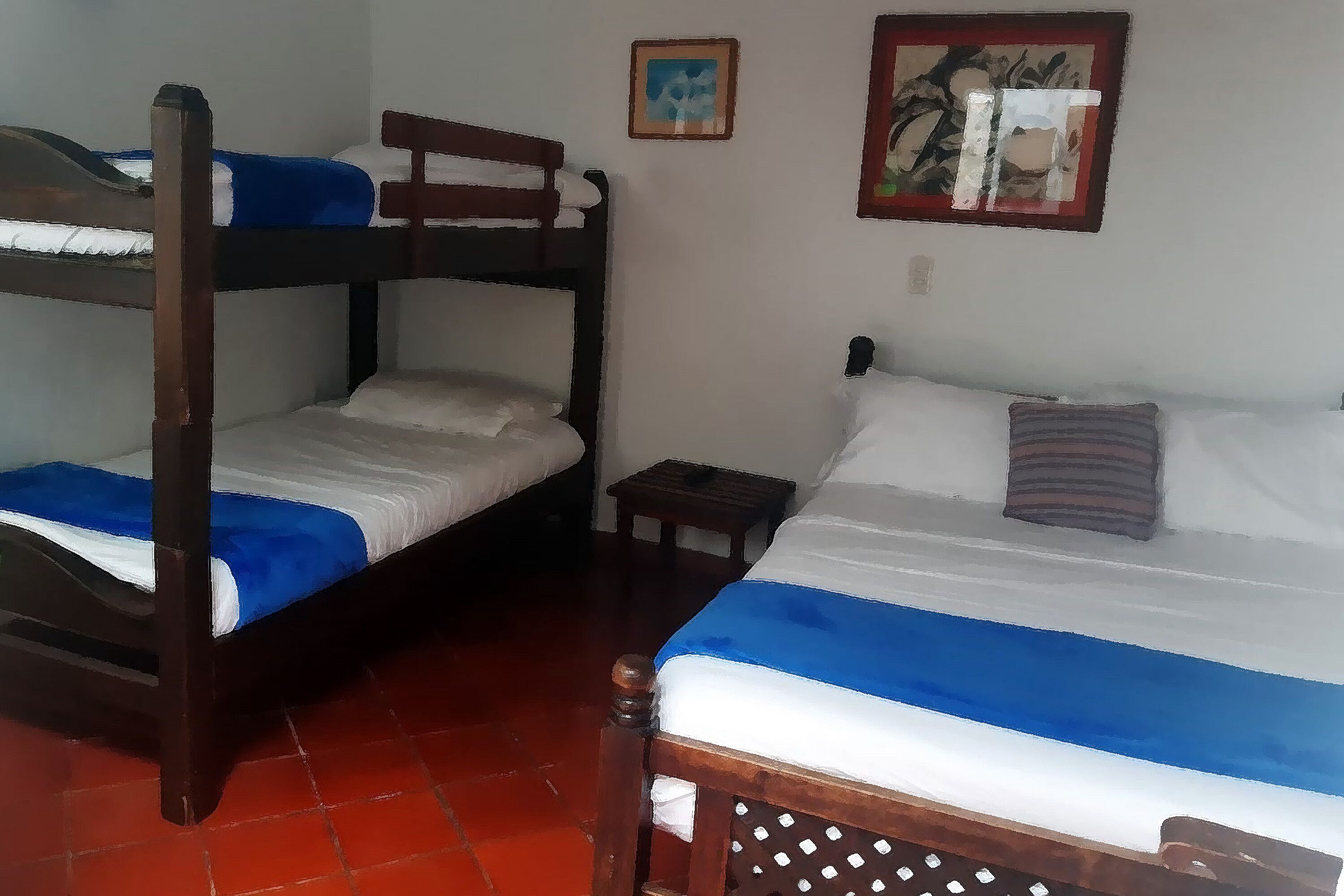 Neljän hengen huone, tupakointi kielletty | Silitysrauta/-lauta, ilmainen Wi-Fi, vuodevaatteet