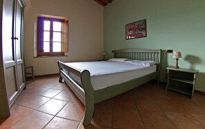 1 dormitorio, tabla de planchar con plancha, wifi gratis y ropa de cama