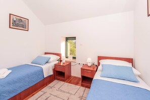 3 habitaciones, escritorio, wifi gratis y ropa de cama