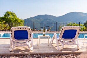 Outdoor pool - Getaway in the relaxing nature (Vid)