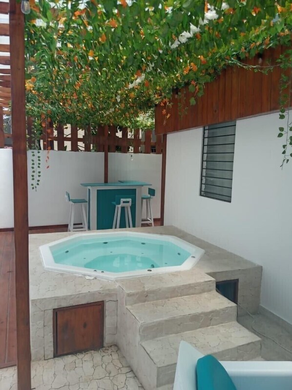 Pool - Luxury Residencia De Rodriguez - Breakfast included (Urbanizacion Italia)