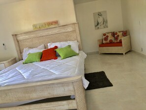 5 bedrooms, WiFi, bed sheets - Luxury Residencia De Rodriguez - Breakfast included (Urbanizacion Italia)