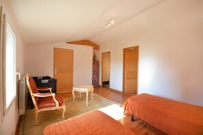 Interior - OULIVADE Luberon in Provence. 4 kms from ROUSSILLON Villa for 5 people (Vaucluse)