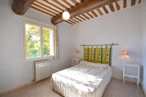 3 bedrooms, iron/ironing board, WiFi - OULIVADE Luberon in Provence. 4 kms from ROUSSILLON Villa for 5 people (Vaucluse)