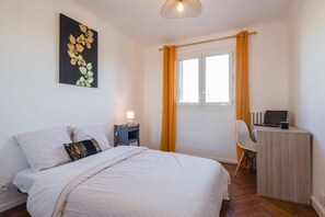 4 chambres, fer et planche à repasser, Wi-Fi, draps fournis