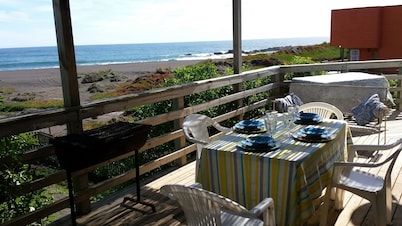 preciosa casa en pichilemu vista al mar