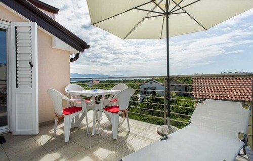 Apartment Laštro Nives (86117-A1)