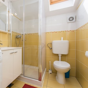 Douche, serviettes fournies