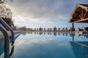 Piscina coperta, una piscina riscaldata