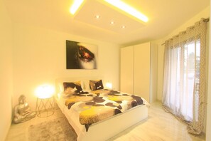5 bedrooms, in-room safe, iron/ironing board, free WiFi