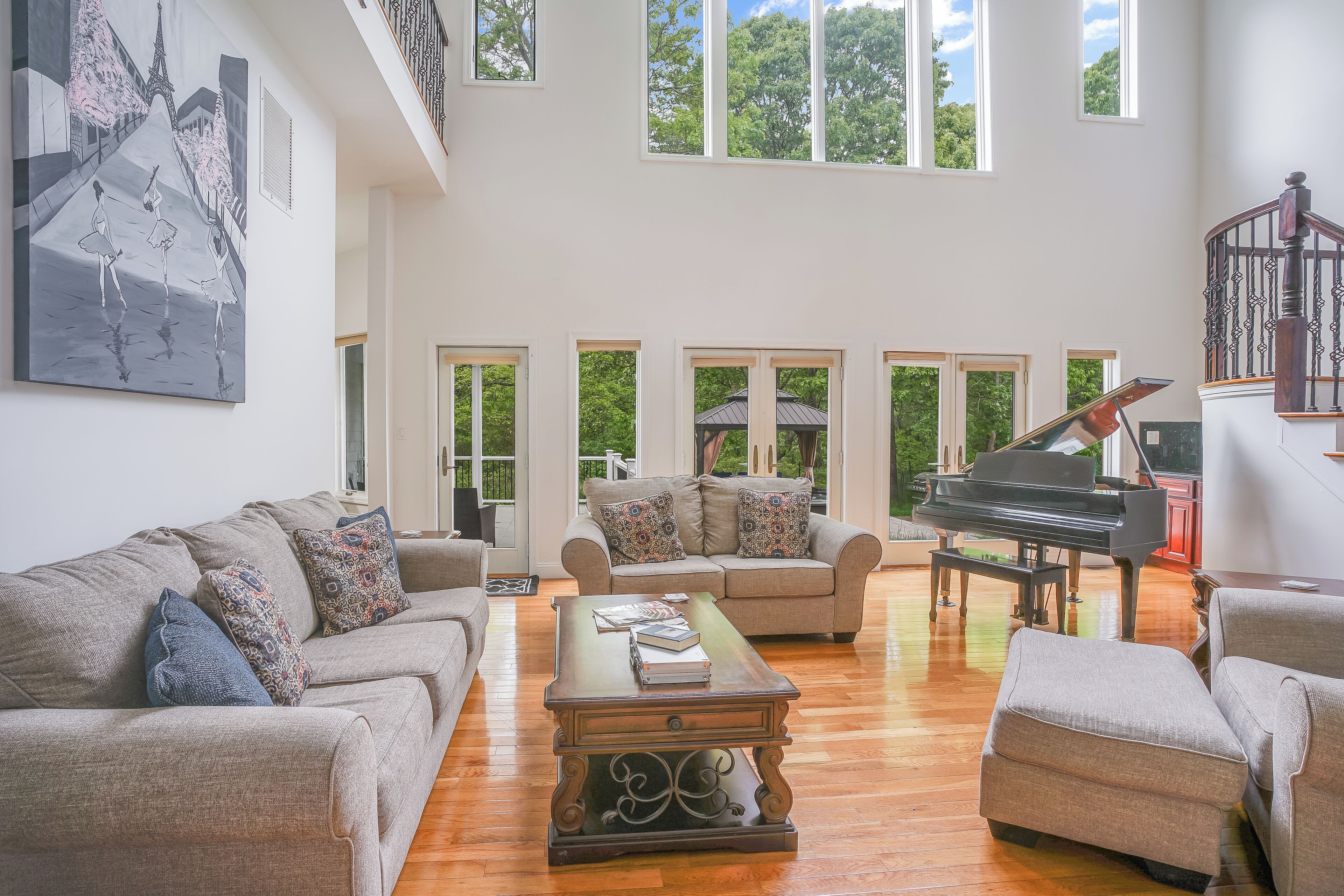 Smart TV, fireplace, books, offices