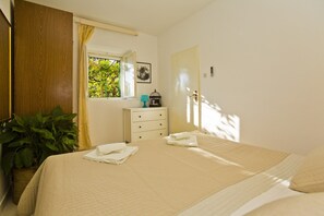 1 chambre, fer et planche à repasser, Wi-Fi gratuit, draps fournis