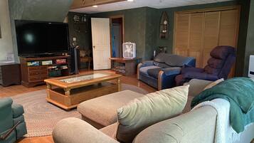 Una Smart TV, un reproductor estéreo