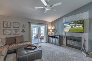 Smart TV, DVD player - Golf Course Front, Single-Family Home, 3/2/2 Pool Home (Rotonda West)