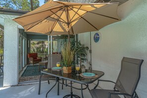 Outdoor dining - Golf Course Front, Single-Family Home, 3/2/2 Pool Home (Rotonda West)