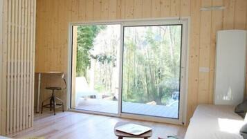 Double Room (Jaune) | Iron/ironing board, free cribs/infant beds, free WiFi, bed sheets