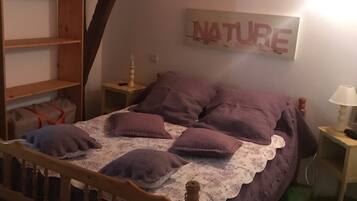 3 slaapkamers, een strijkplank/strijkijzer, reisbedje