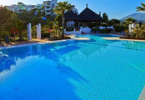 حمّام سباحة خارجي