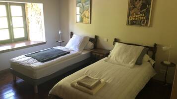 2 chambres, fer et planche Ă repasser, Wi-Fi gratuit, draps fournis