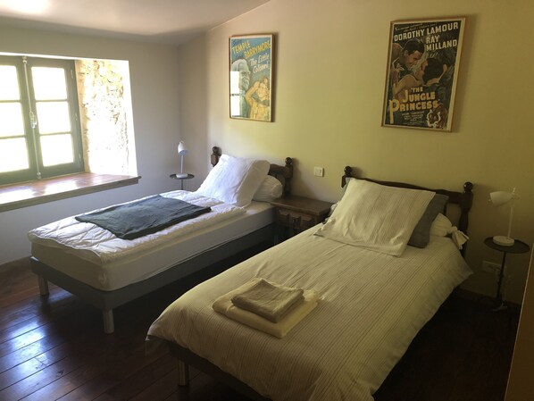 2 bedrooms, iron/ironing board, free WiFi, bed sheets