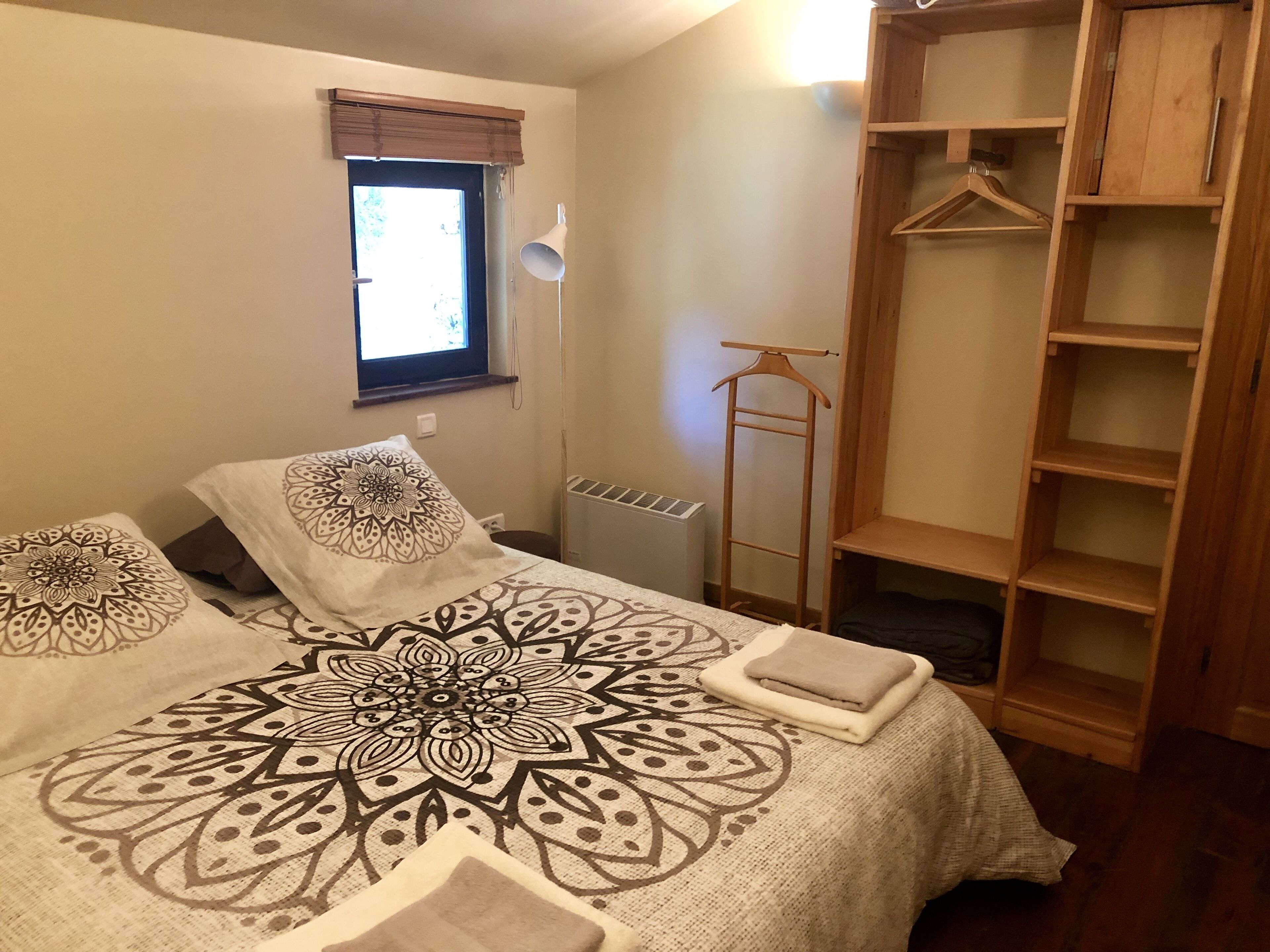 2 slaapkamers, een strijkplank/strijkijzer, gratis wifi, beddengoed