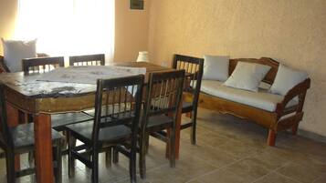 Basic Cabin, Garden View (6 pax) | Living area