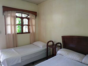 Chambre de base double | Literie fournie
