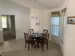 Dining - Waterfont Home, Heated Pool, Kayaks, and Ice Machine. (Crystal River)