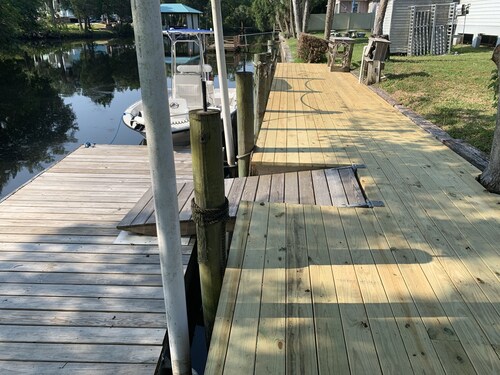 Waterfont Home, Heated Pool, Kayaks, and Ice Machine.