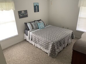 3 bedrooms, iron/ironing board, free WiFi, bed sheets - Waterfont Home, Heated Pool, Kayaks, and Ice Machine. (Crystal River)