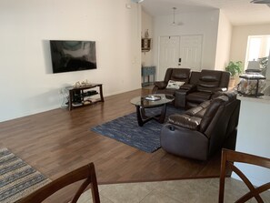 Smart TV - Waterfont Home, Heated Pool, Kayaks, and Ice Machine. (Crystal River)