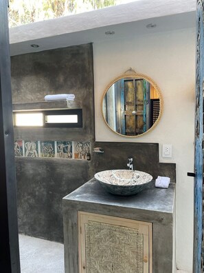 Habitacion Grey | 욕실 | 샤워 시설, 헤어드라이어, 타월