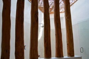 Habitacion Lavanda | Bathroom | Shower, hair dryer, towels