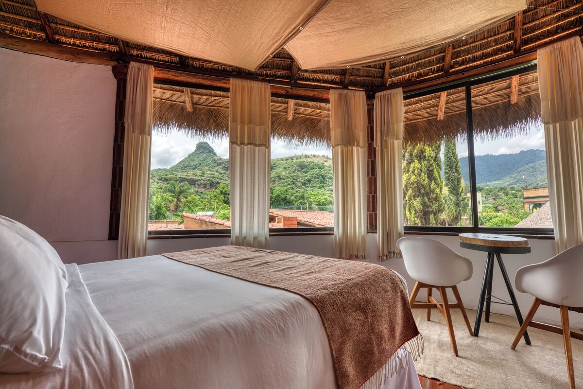 Habitacion Coral | Premium bedding, in-room safe, soundproofing, WiFi (free)