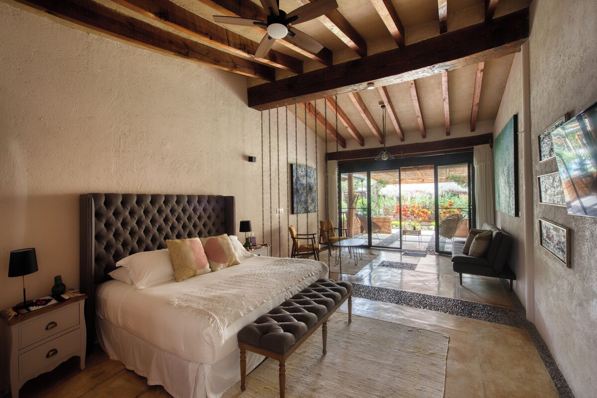 Habitacion Ivory | Premium bedding, in-room safe, soundproofing, WiFi (free)