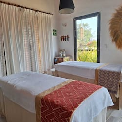 Couples treatment rooms, hot tub, body treatments, mud baths