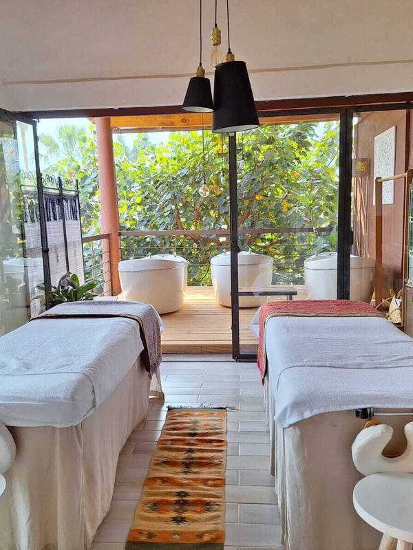 Couples treatment rooms, hot tub, body treatments, mud baths