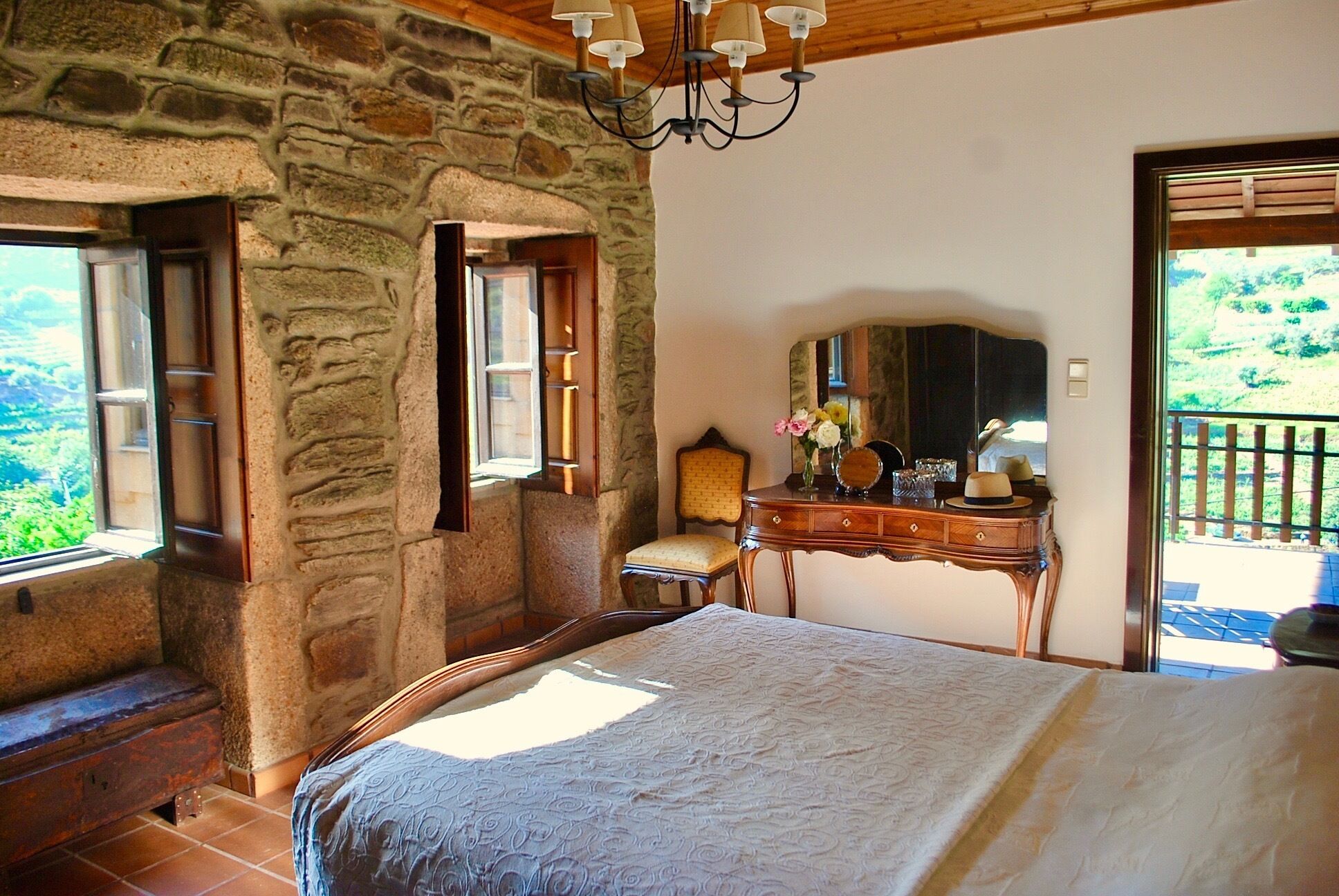5 bedrooms, desk, travel crib, free WiFi