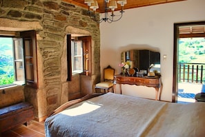 5 quartos, escrivaninha, berço de viagem, Wi-Fi de cortesia
