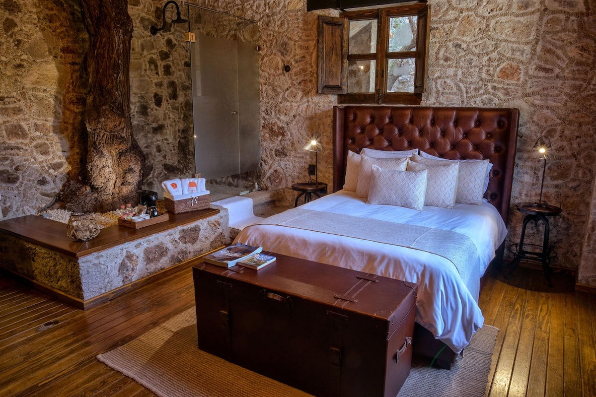 Romantic Room, 1 Queen Bed | In-room safe, free WiFi, bed sheets