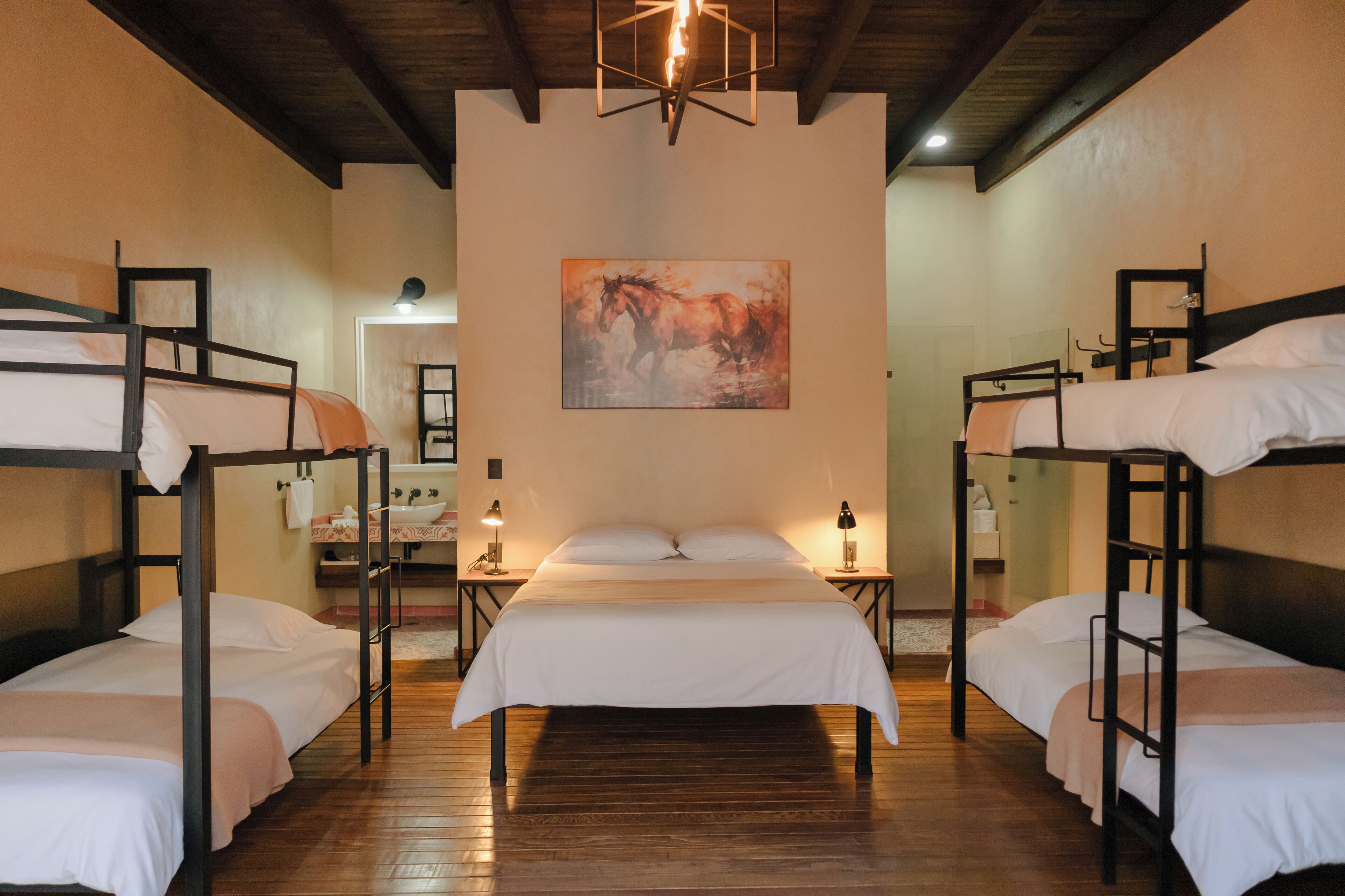 Felles sovesal – familie | Safe på rommet, wi-fi (inkludert) og sengetøy