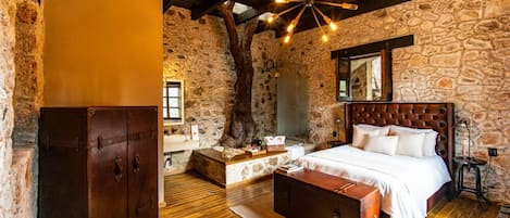 Romantic Room, 1 Queen Bed | In-room safe, free WiFi, bed sheets